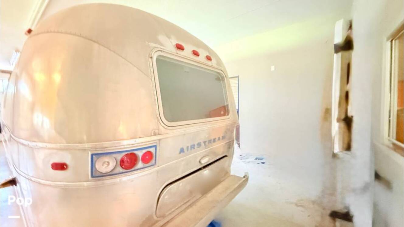 A photo of this 1973 Airstream Sovereign 31