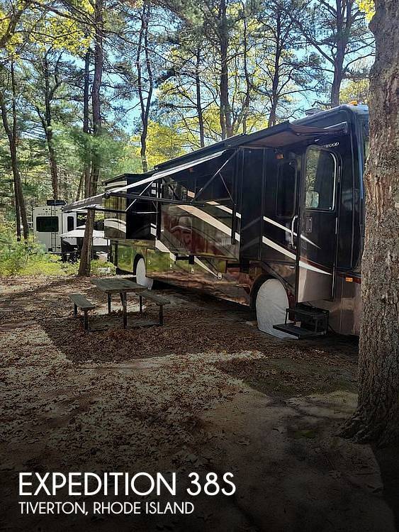 2014 Fleetwood Expedition 38S in tiverton RI