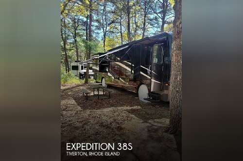 2014 Fleetwood Expedition 38S in tiverton RI