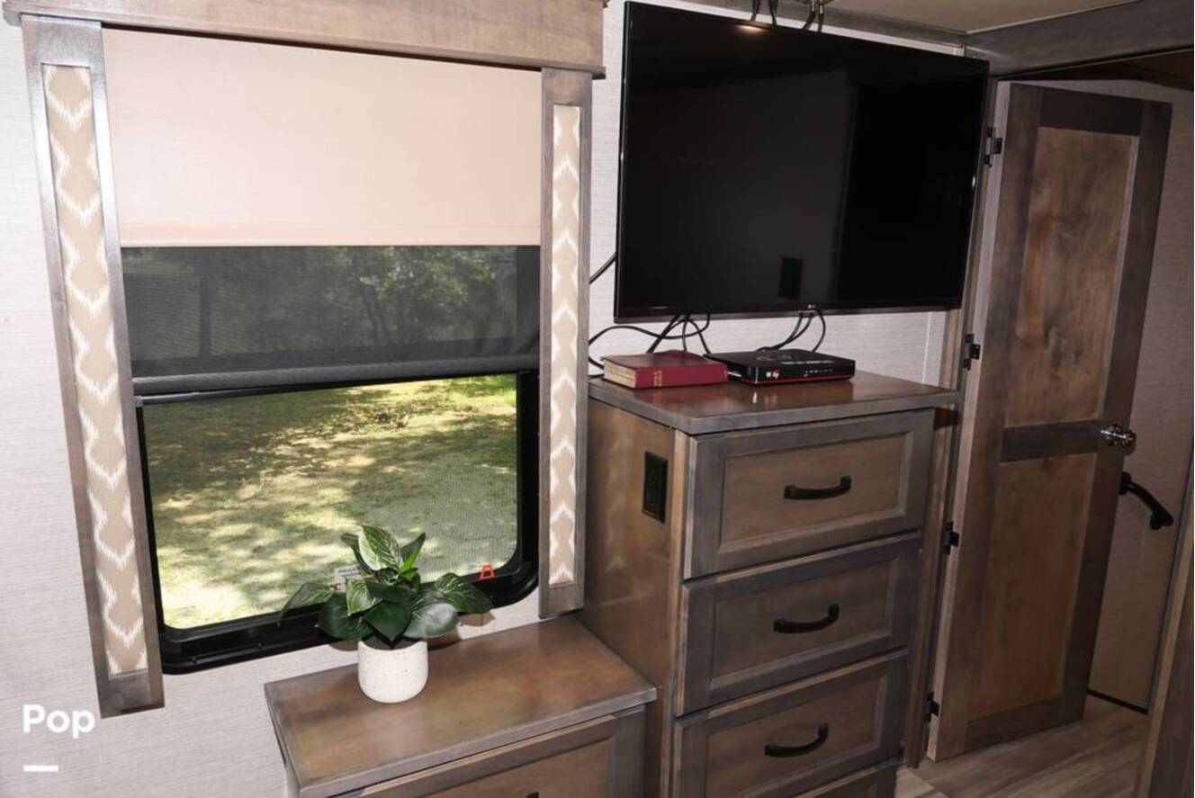 A photo of this 2022 Vanleigh Rv Beacon 42RDB