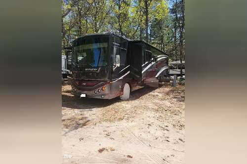 2014 Fleetwood Expedition 38S in tiverton RI
