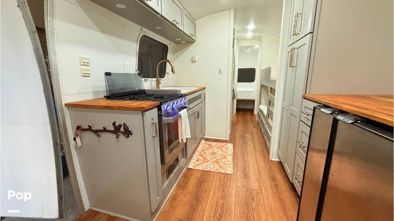 A photo of this 1973 Airstream Sovereign 31