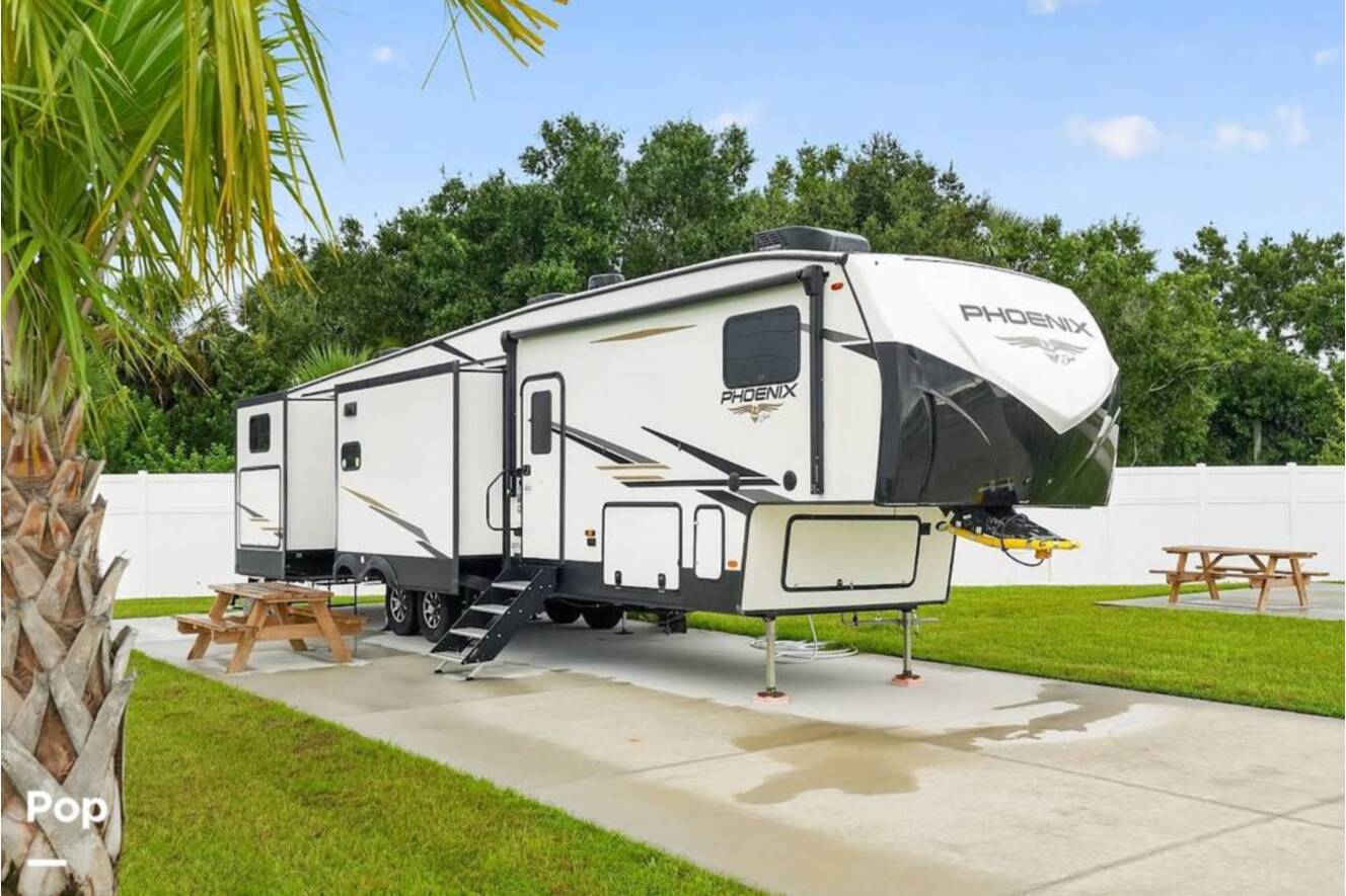 A photo of this 2023 Shasta Phoenix 367BH