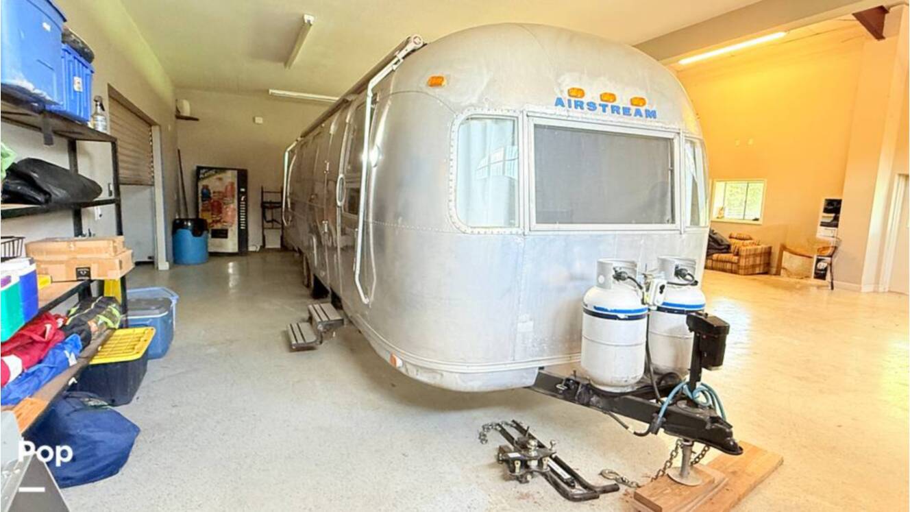 A photo of this 1973 Airstream Sovereign 31