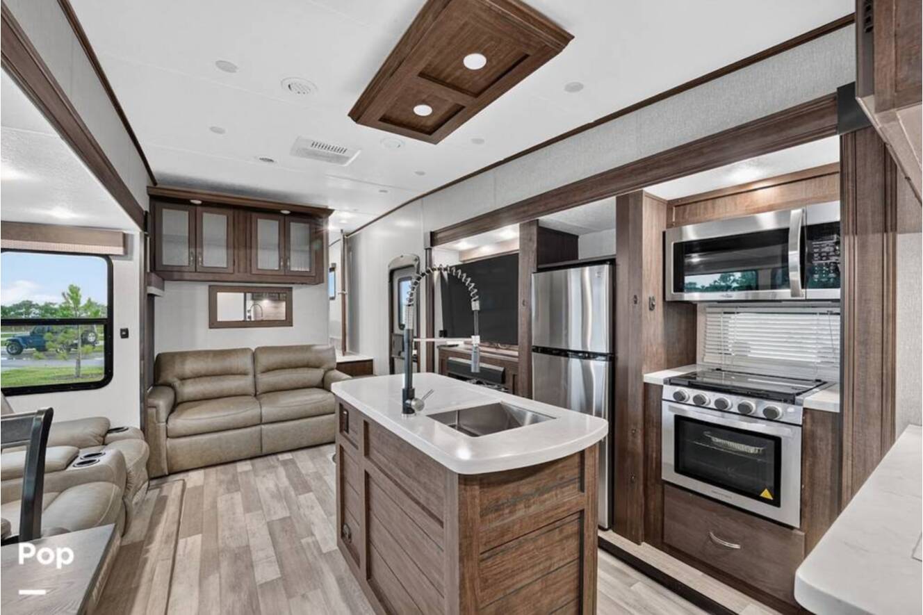 A photo of this 2023 Shasta Phoenix 367BH