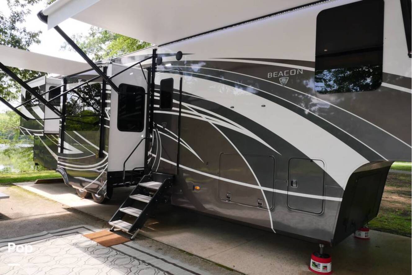 A photo of this 2022 Vanleigh Rv Beacon 42RDB
