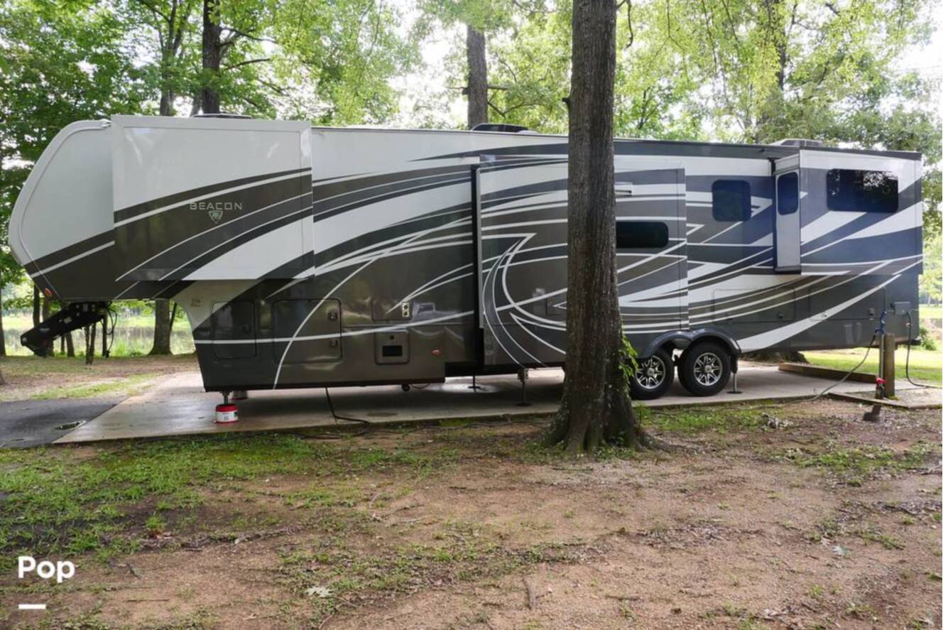 A photo of this 2022 Vanleigh Rv Beacon 42RDB