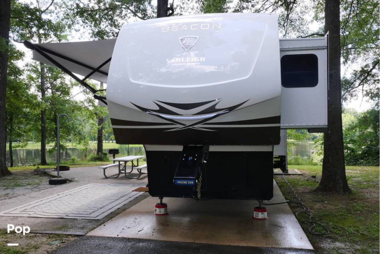 A photo of this 2022 Vanleigh Rv Beacon 42RDB