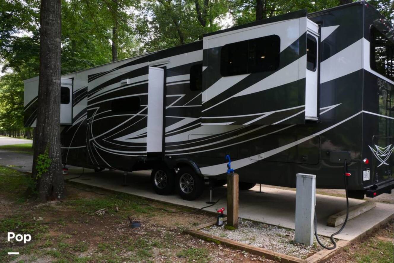 A photo of this 2022 Vanleigh Rv Beacon 42RDB
