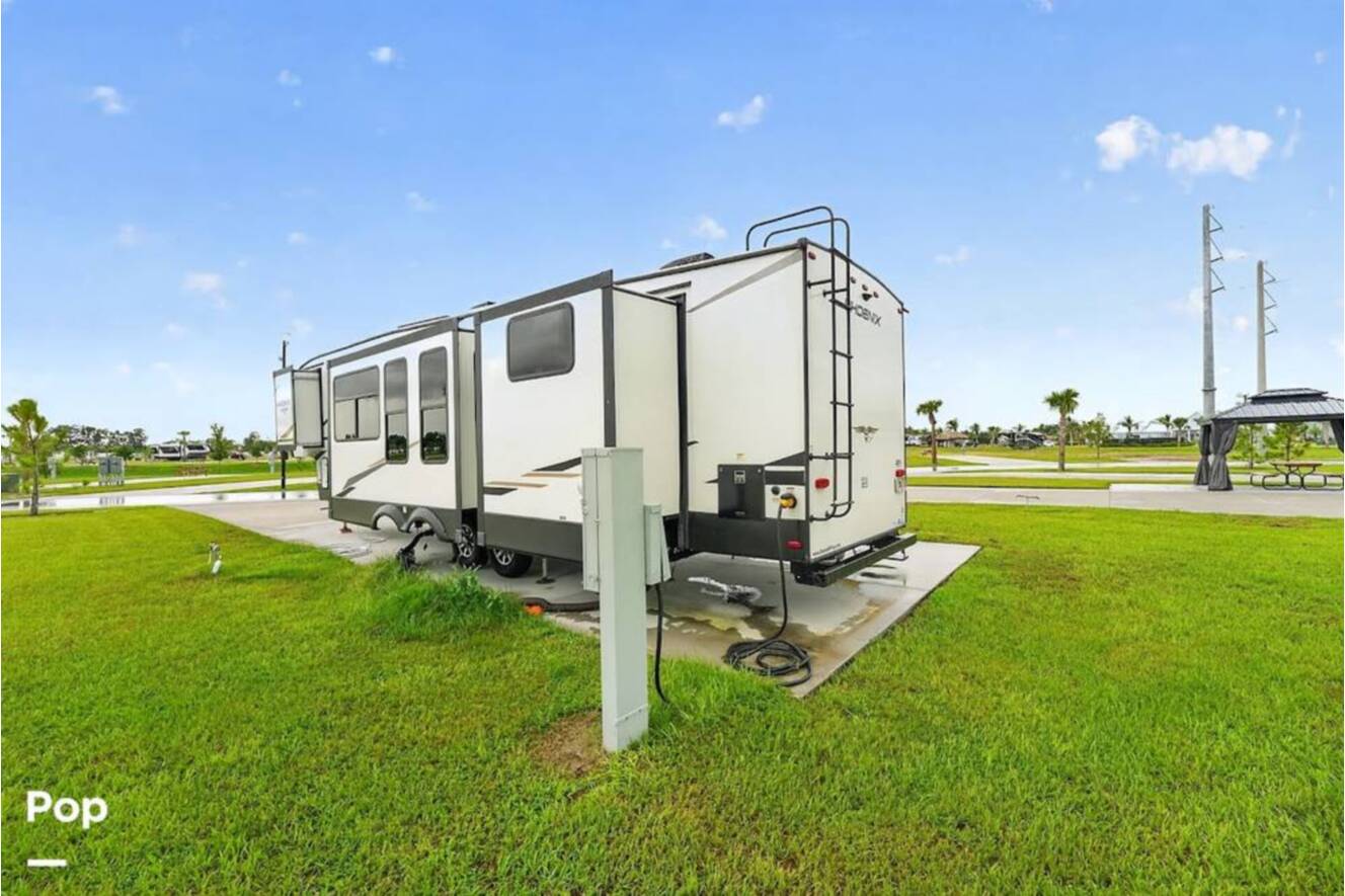 A photo of this 2023 Shasta Phoenix 367BH