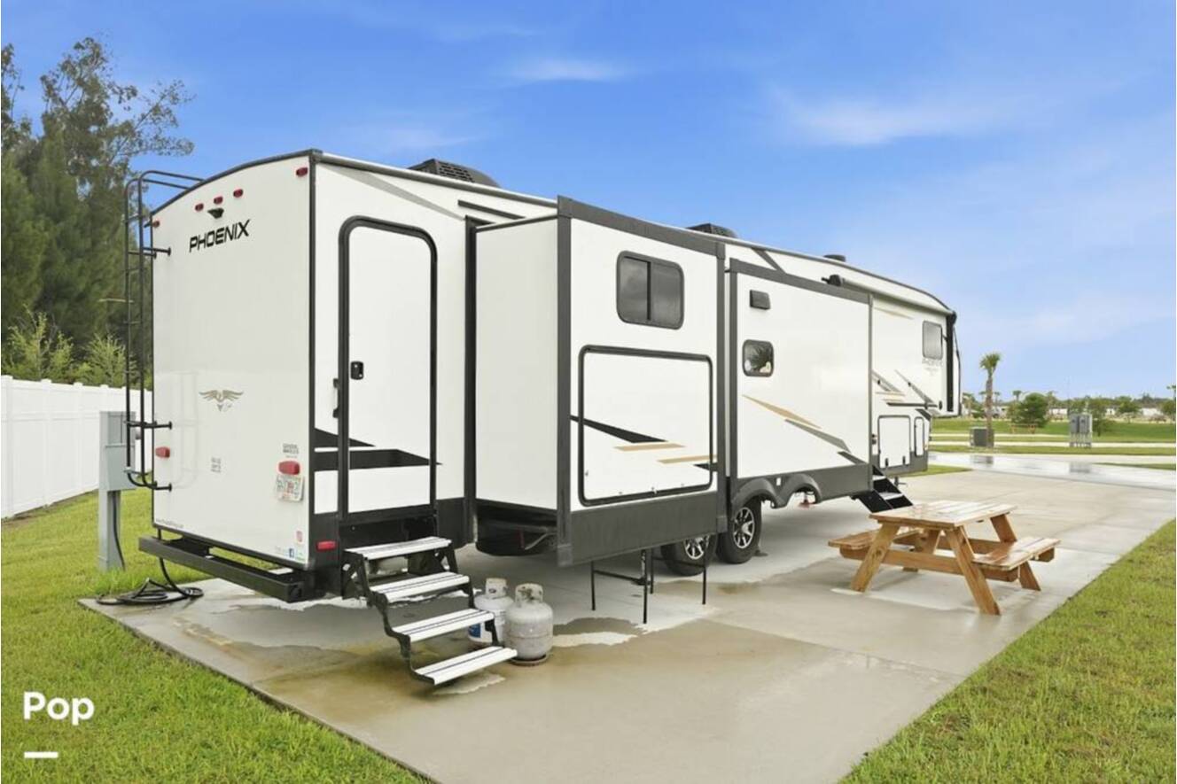 A photo of this 2023 Shasta Phoenix 367BH