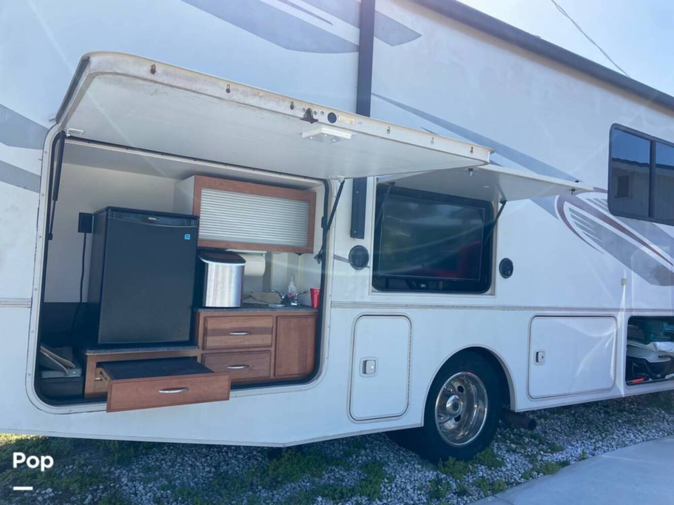 A photo of this 2017 Winnebago Sunstar 29VE