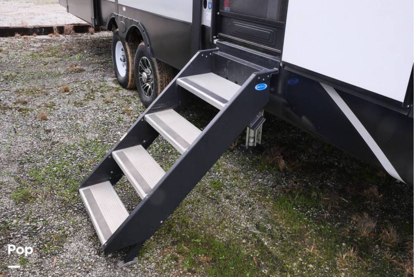 A photo of this 2021 Heartland ElkRidge 38RSRT