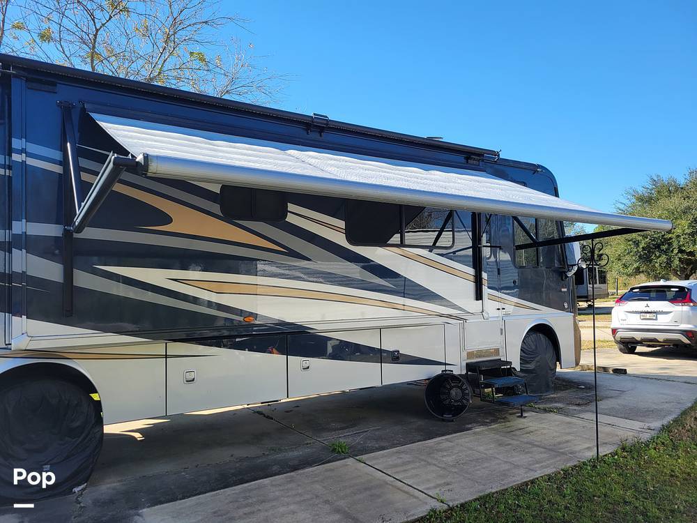 2014 Winnebago Adventurer 38Q in biloxi MS