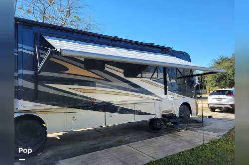 2014 Winnebago Adventurer 38Q in biloxi MS