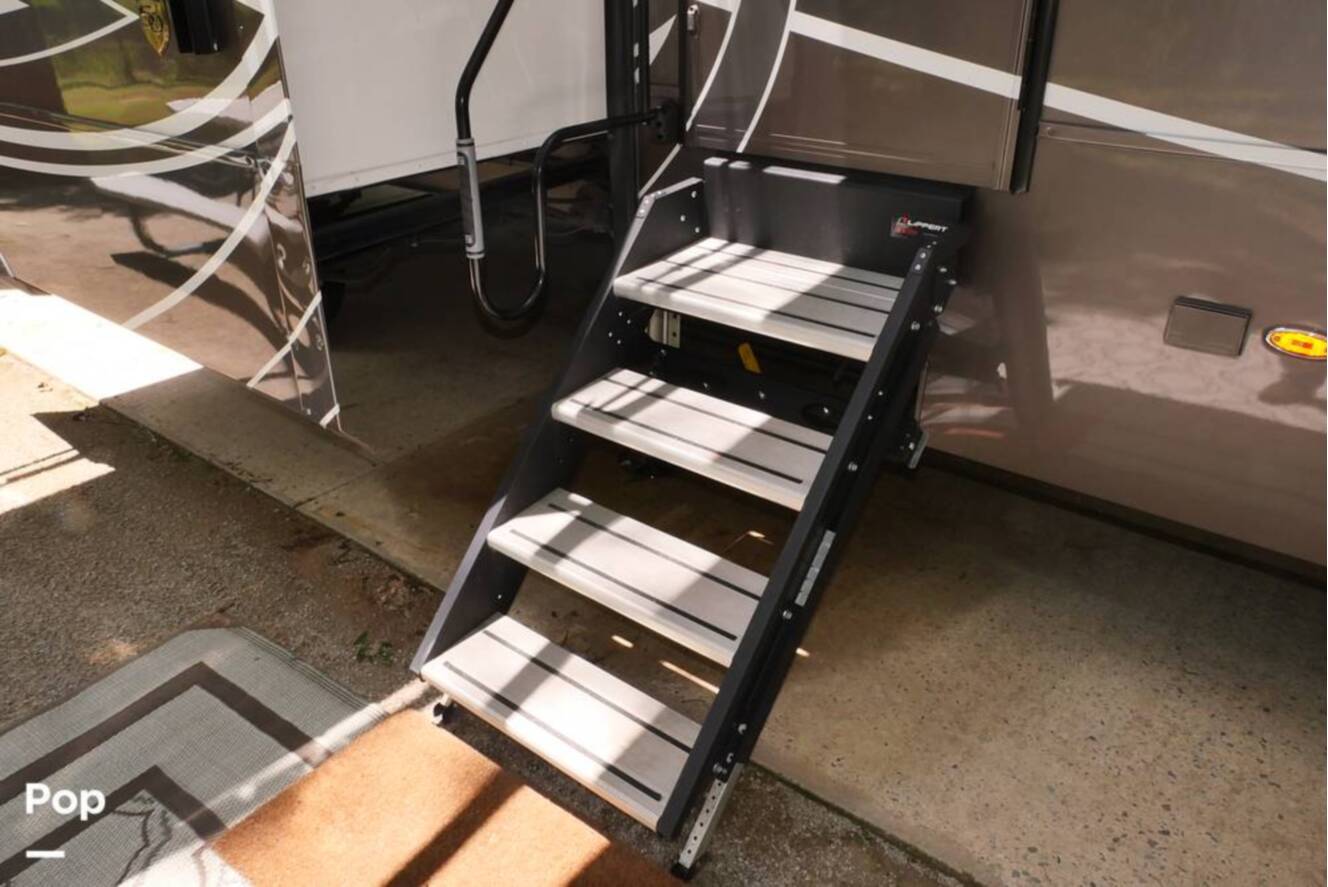 A photo of this 2022 Vanleigh Rv Beacon 42RDB