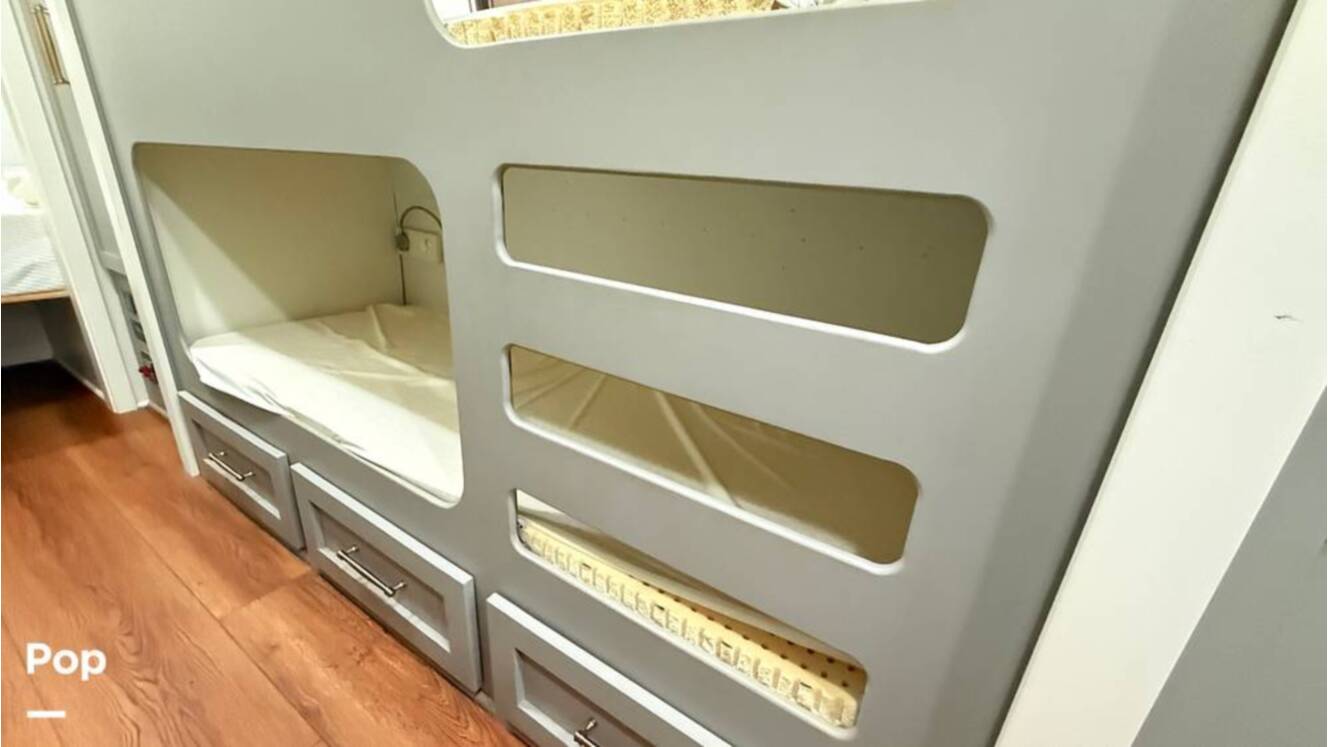 A photo of this 1973 Airstream Sovereign 31
