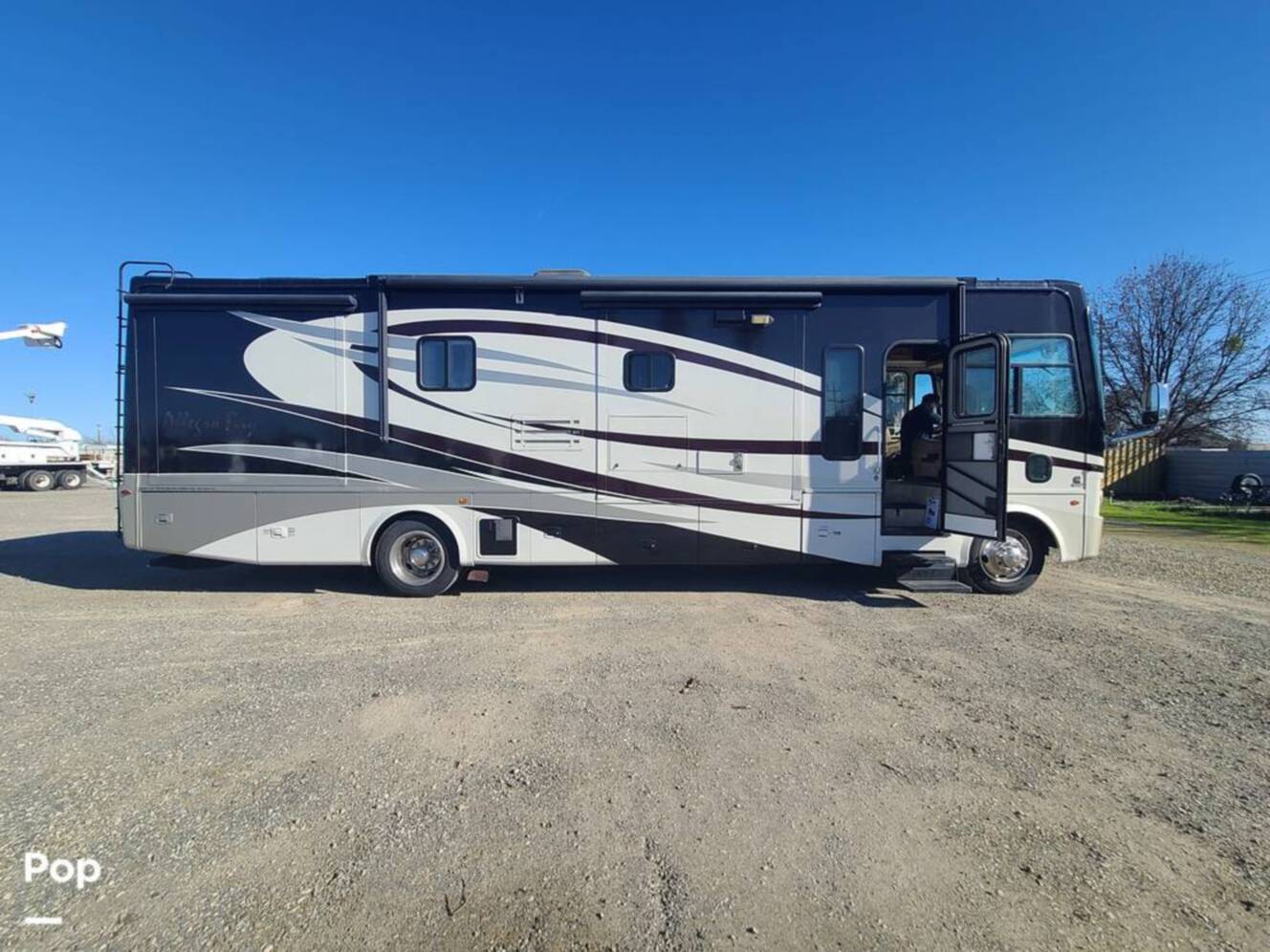 A photo of this 2009 Tiffin Allegro Bay 35TSB