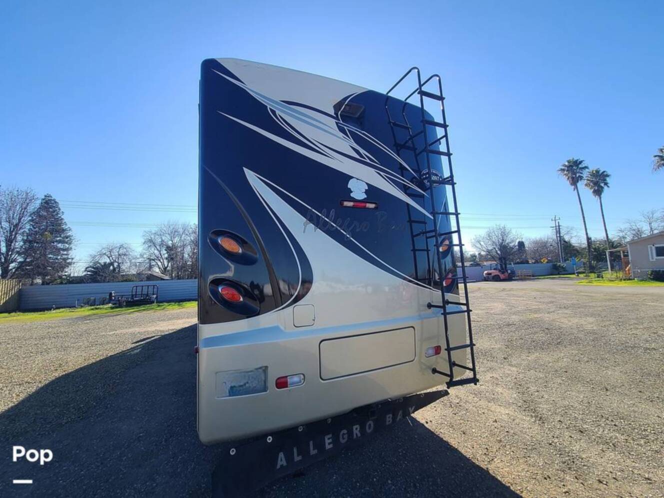 A photo of this 2009 Tiffin Allegro Bay 35TSB