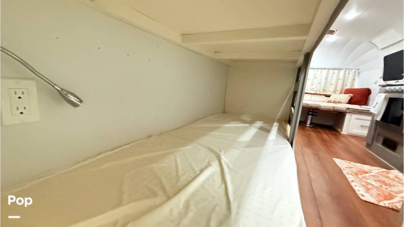 A photo of this 1973 Airstream Sovereign 31