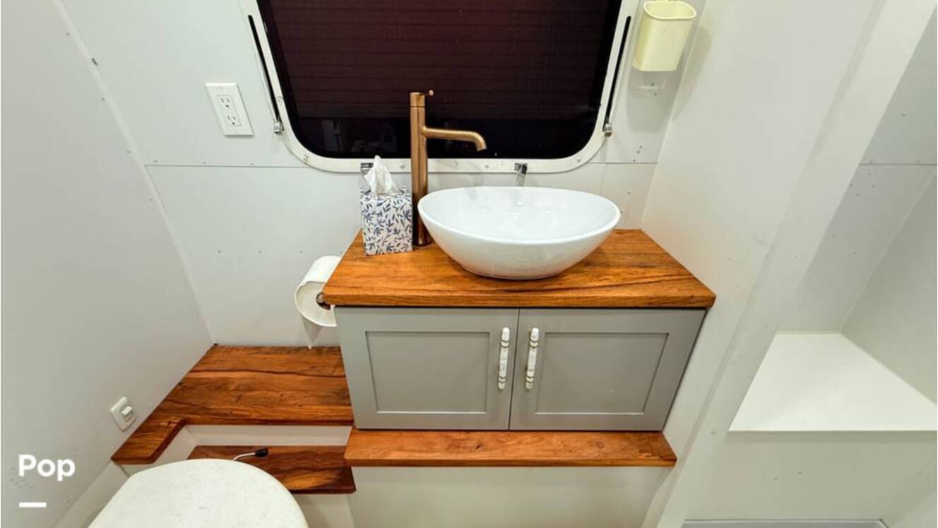 A photo of this 1973 Airstream Sovereign 31