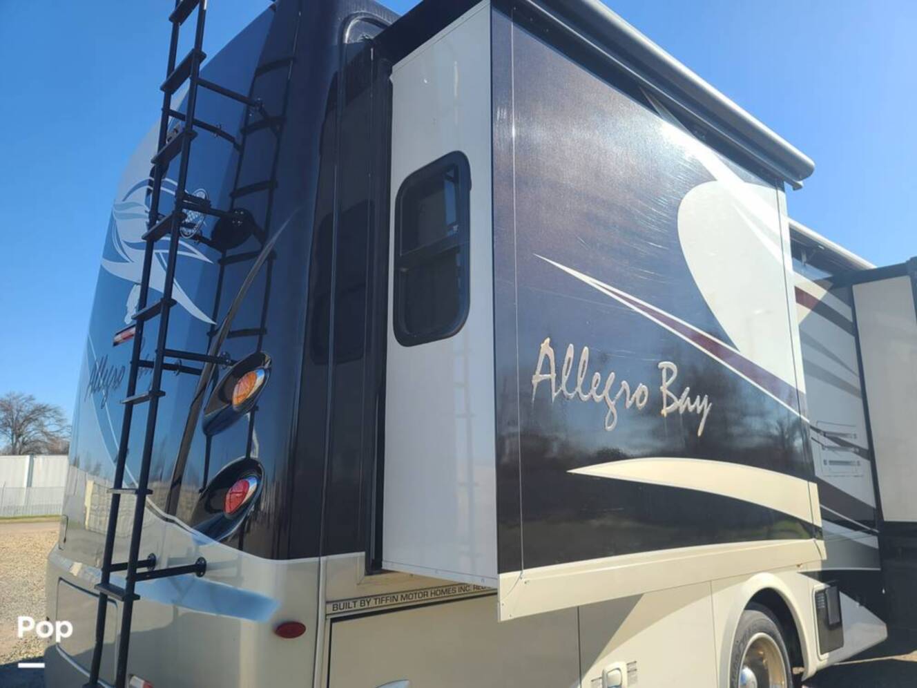 A photo of this 2009 Tiffin Allegro Bay 35TSB