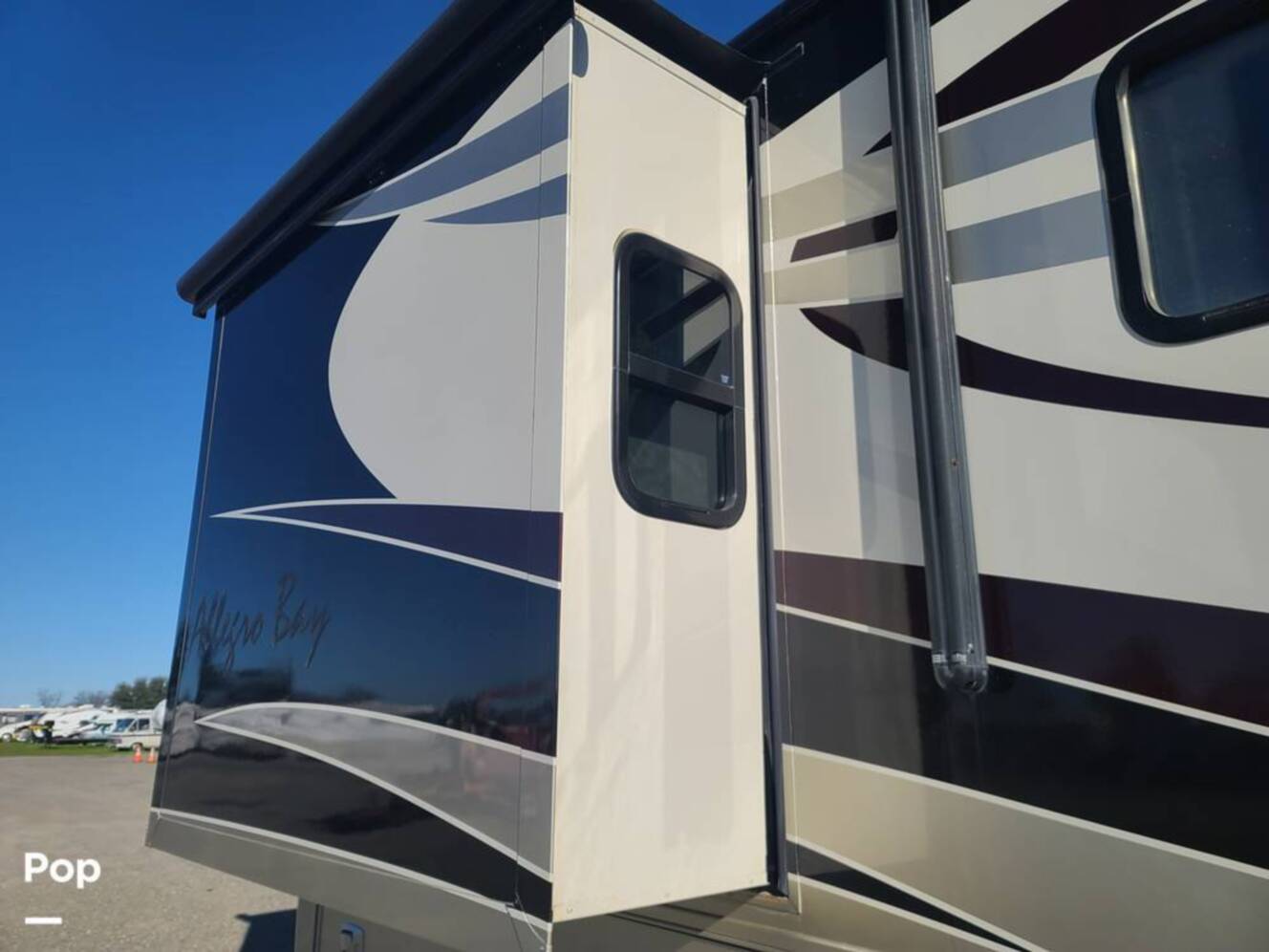 A photo of this 2009 Tiffin Allegro Bay 35TSB