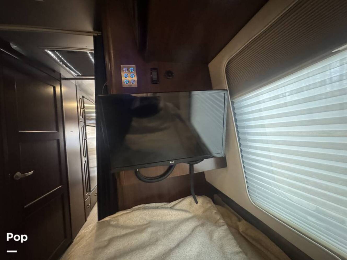 A photo of this 2020 Airstream Classic 30RB Twin