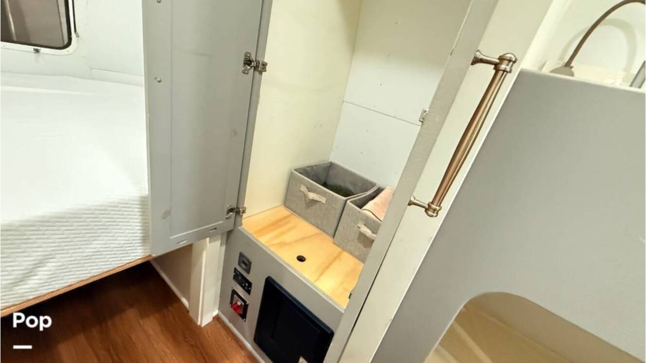 A photo of this 1973 Airstream Sovereign 31
