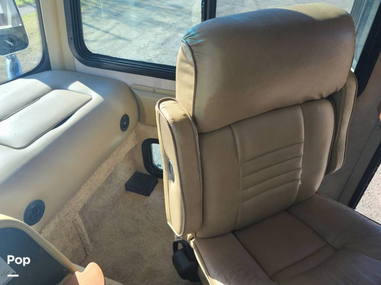 A photo of this 2009 Tiffin Allegro Bay 35TSB