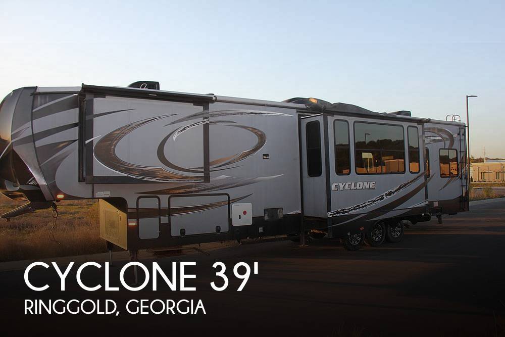 2014 Heartland Cyclone 3950 Toy Hauler in ringgold GA
