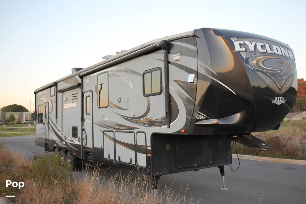 2014 Heartland Cyclone 3950 Toy Hauler in ringgold GA