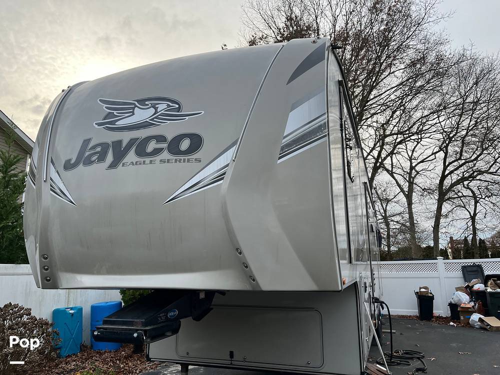 2018 Jayco Eagle 325BHQS in holtsville NY