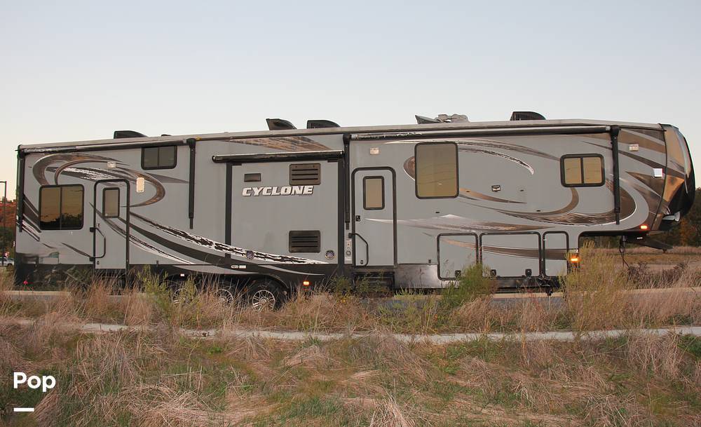 2014 Heartland Cyclone 3950 Toy Hauler in ringgold GA