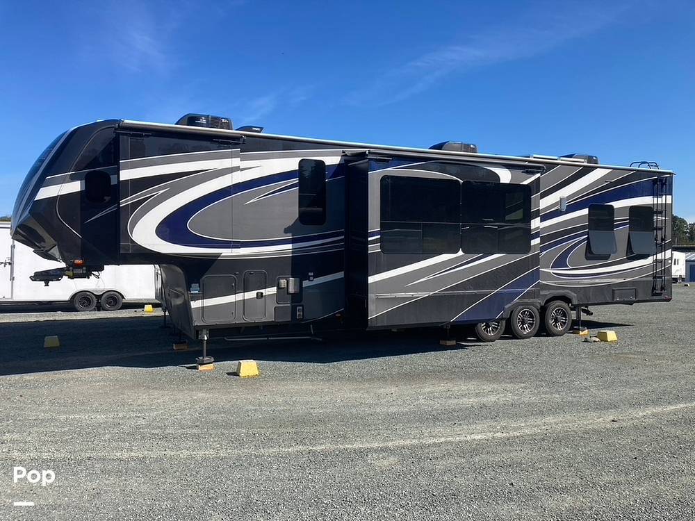 2023 Grand Design Momentum 399TH in anacortes WA