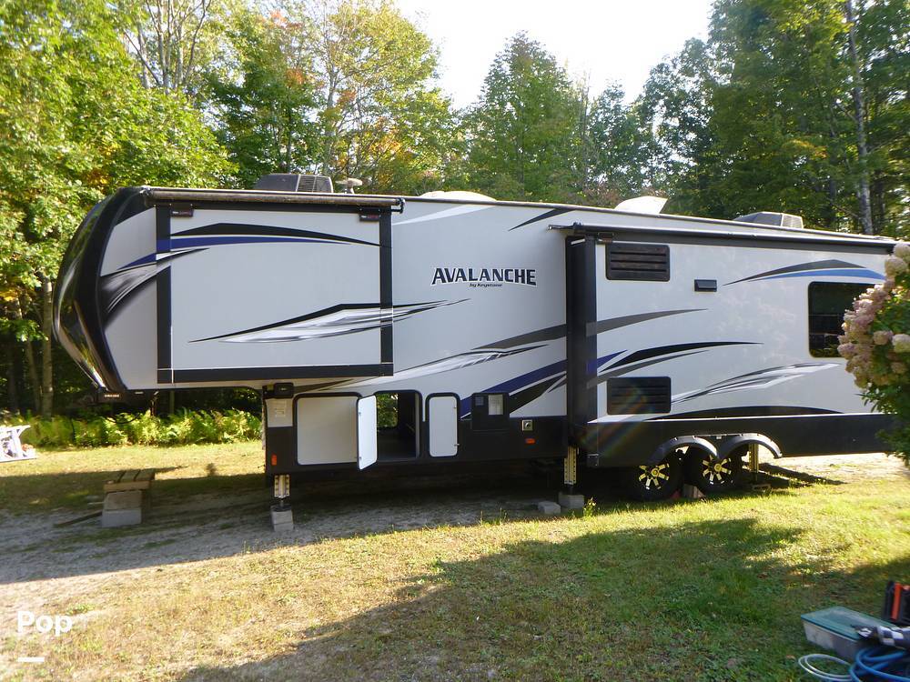 2018 Keystone Avalanche 300RE in newbury NH