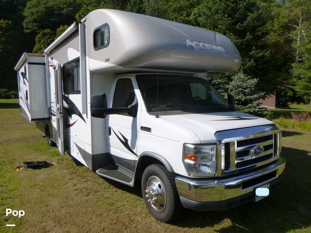 2013 Winnebago Access Premier 31JP in claremont NH