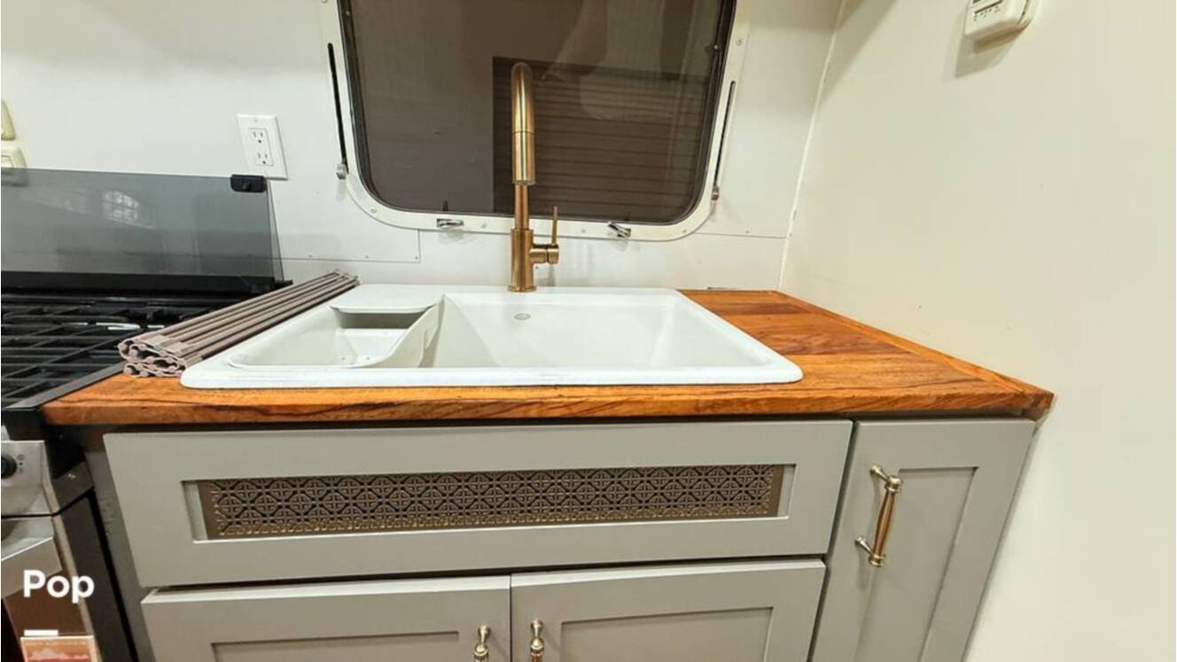 A photo of this 1973 Airstream Sovereign 31
