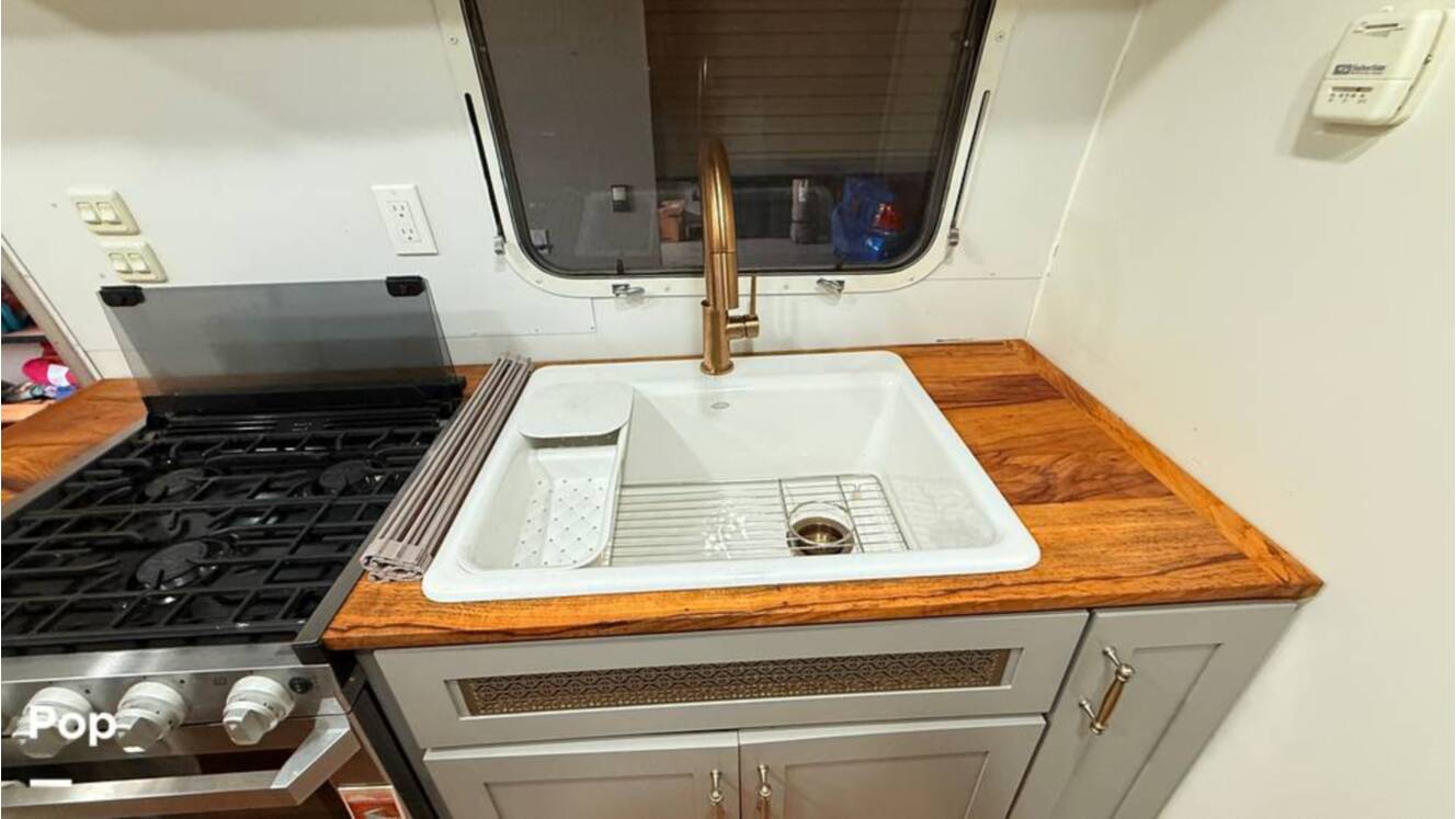 A photo of this 1973 Airstream Sovereign 31