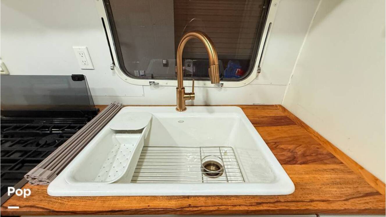 A photo of this 1973 Airstream Sovereign 31
