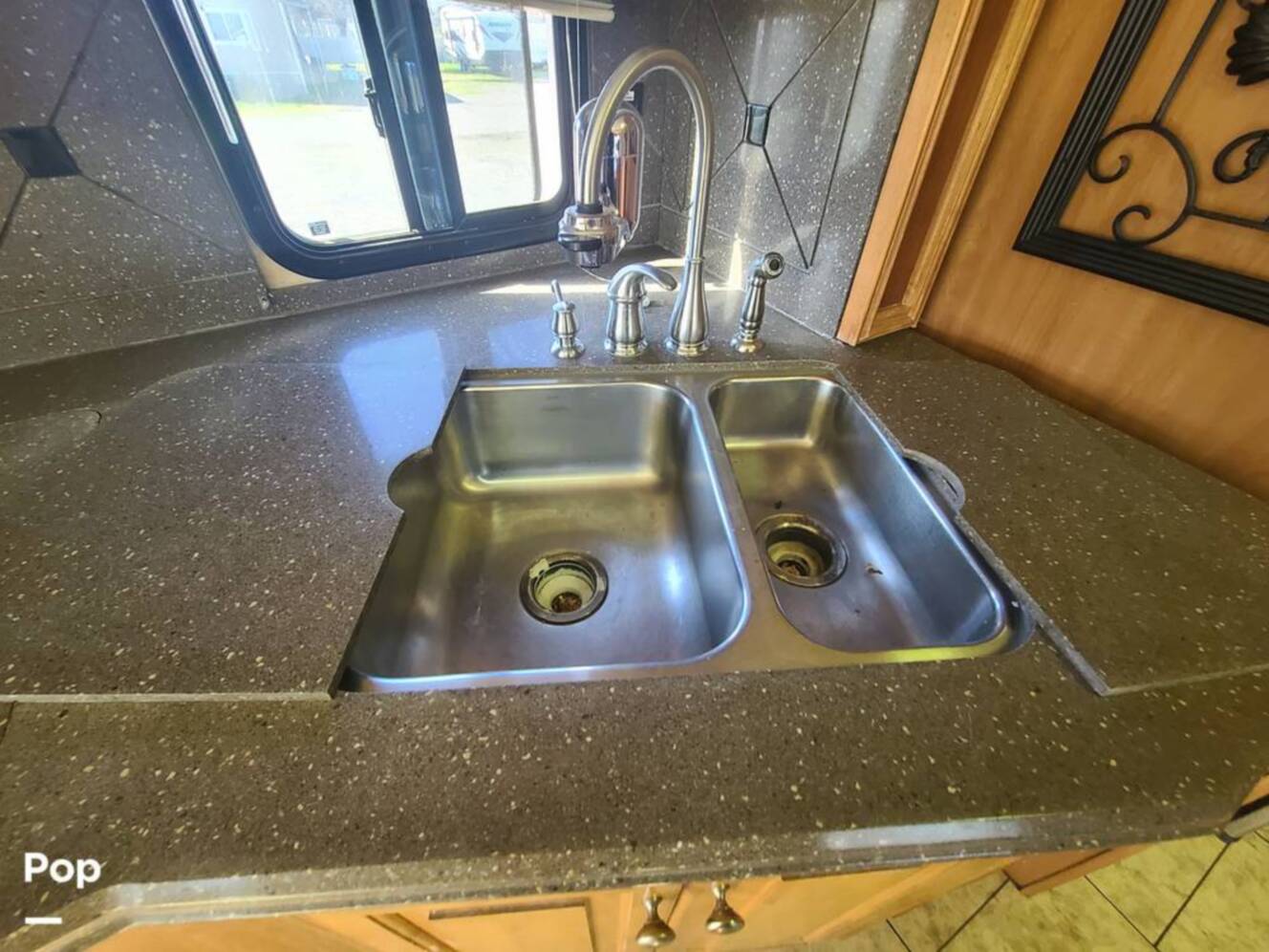 A photo of this 2009 Tiffin Allegro Bay 35TSB