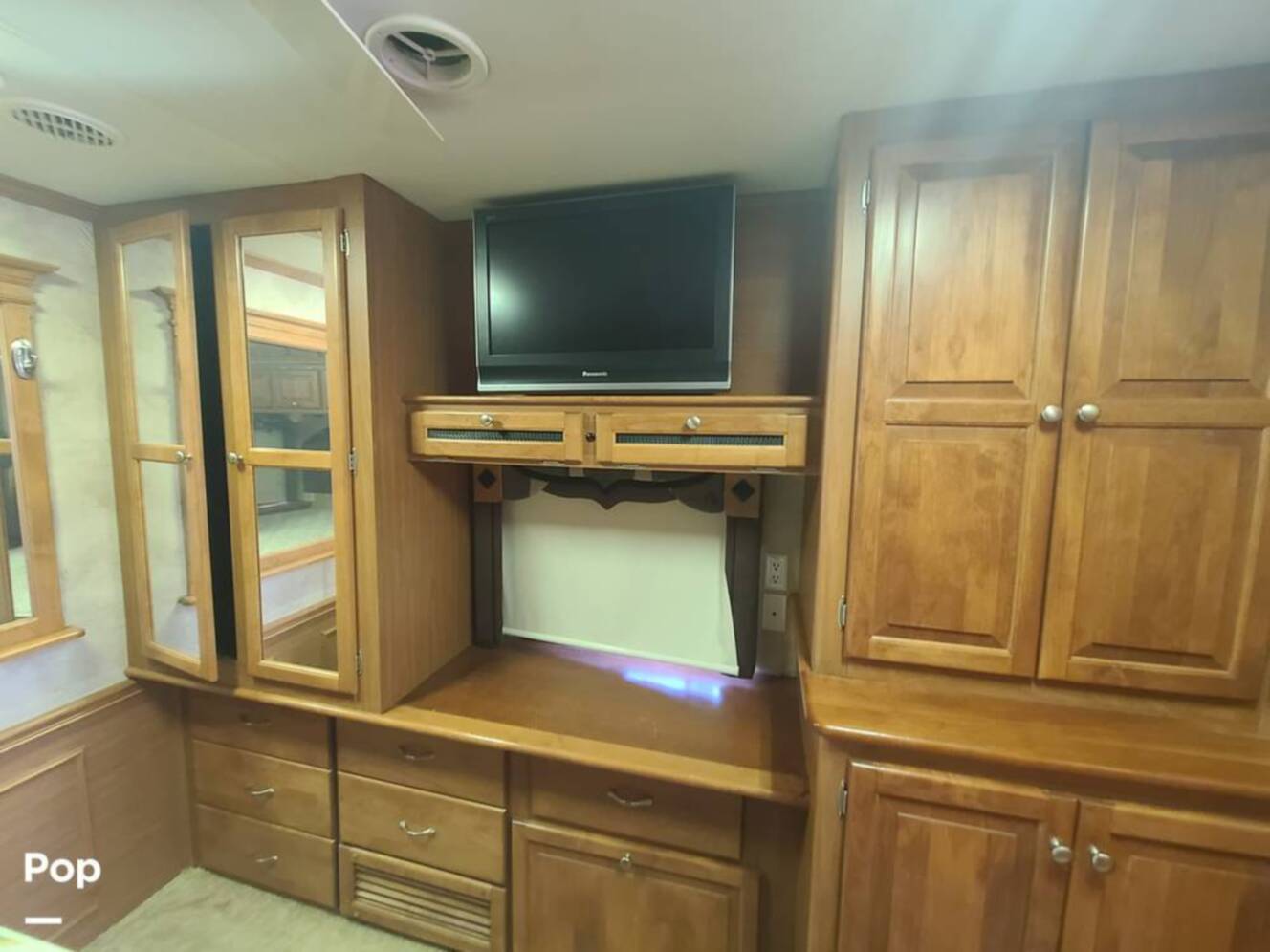 A photo of this 2009 Tiffin Allegro Bay 35TSB