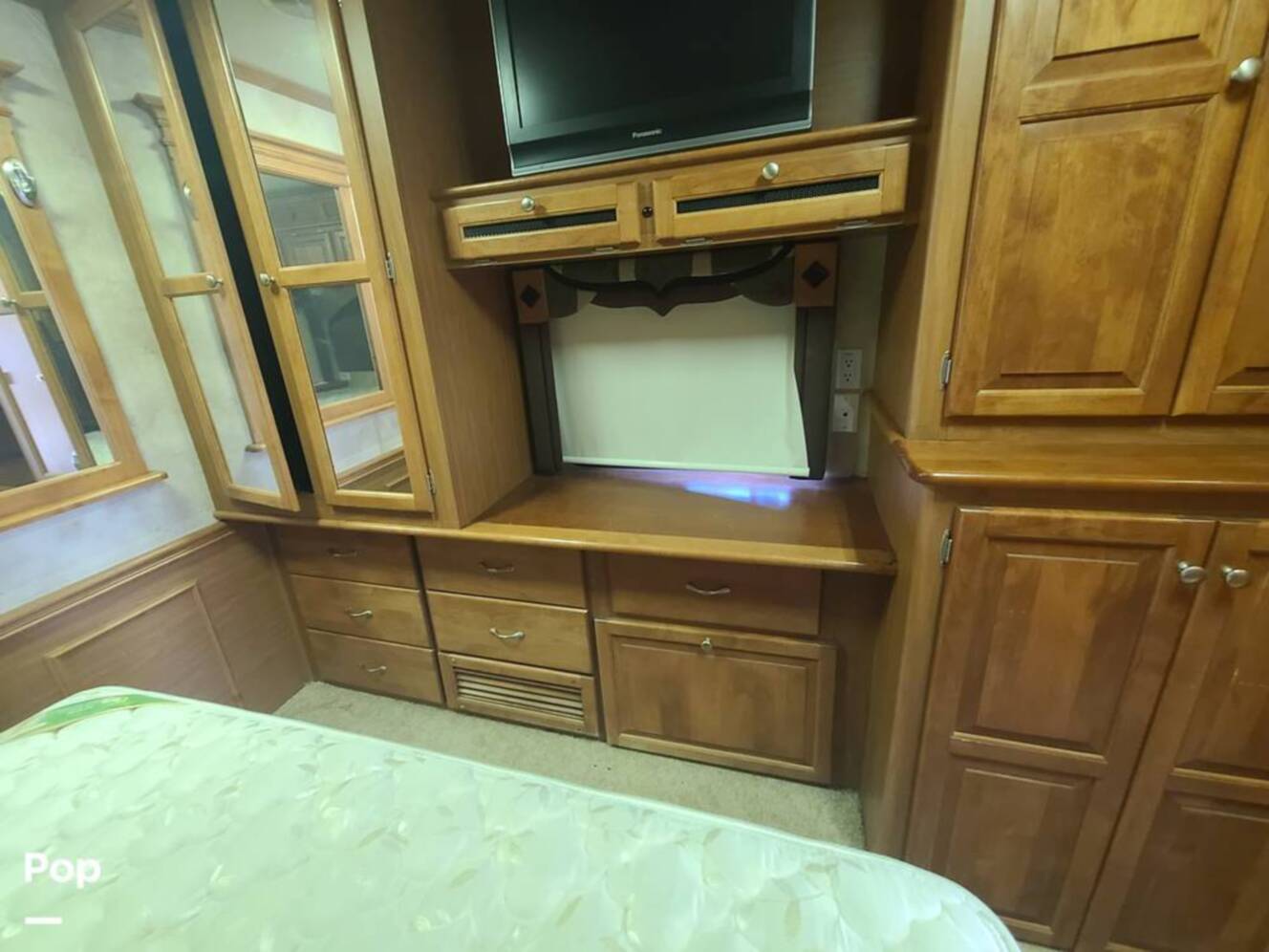 A photo of this 2009 Tiffin Allegro Bay 35TSB