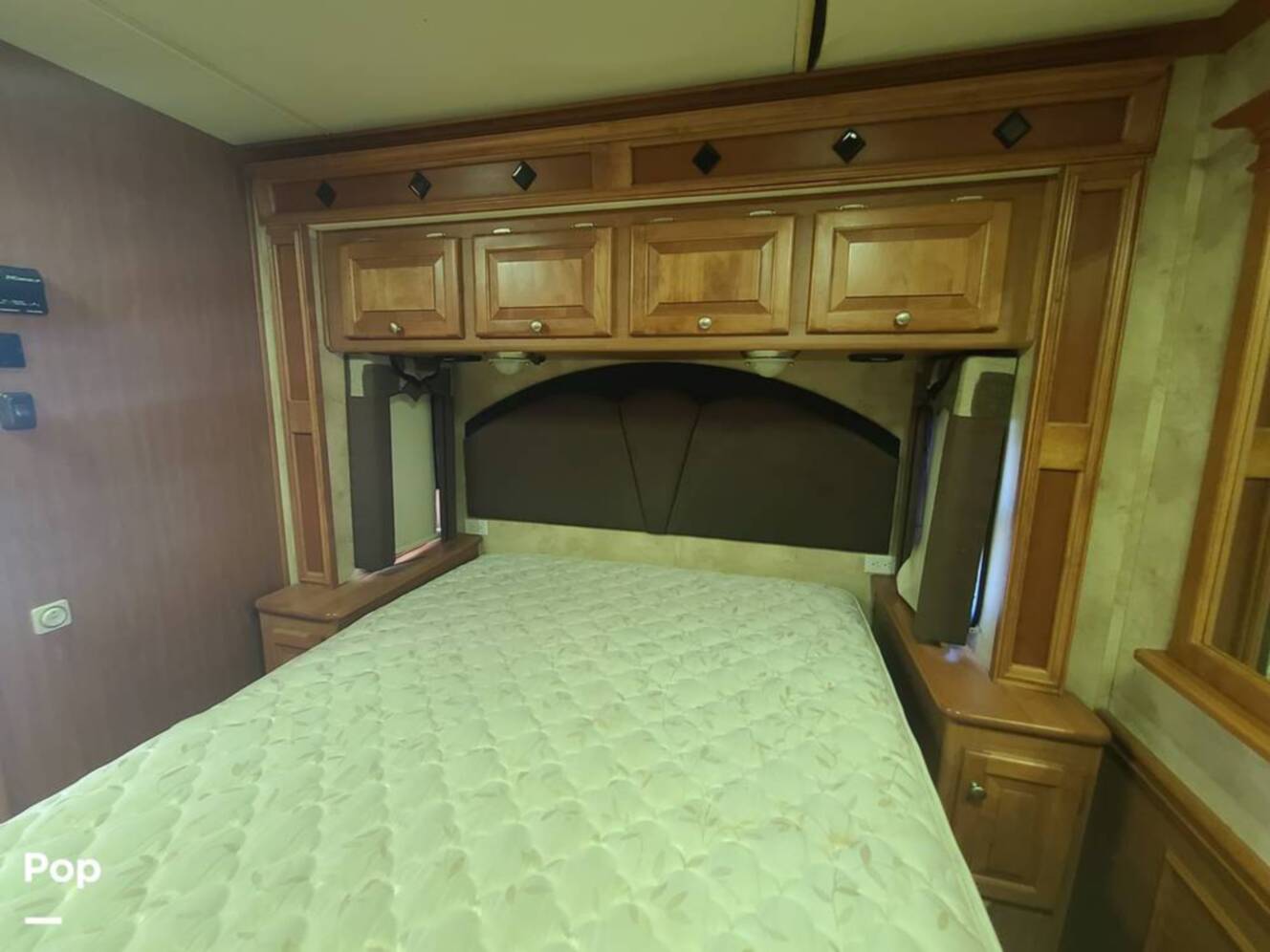 A photo of this 2009 Tiffin Allegro Bay 35TSB