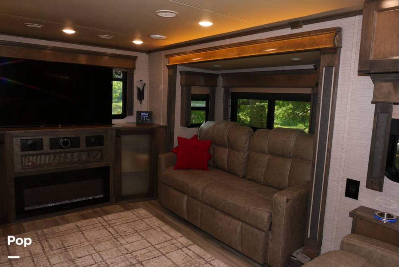 A photo of this 2022 Vanleigh Rv Beacon 42RDB