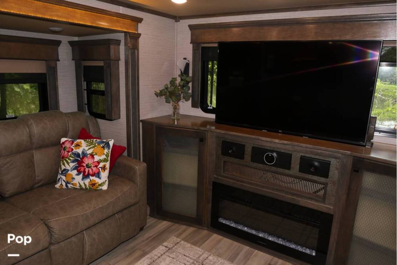 A photo of this 2022 Vanleigh Rv Beacon 42RDB
