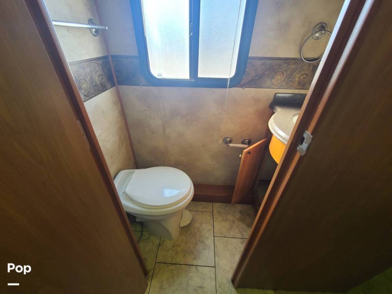 A photo of this 2009 Tiffin Allegro Bay 35TSB