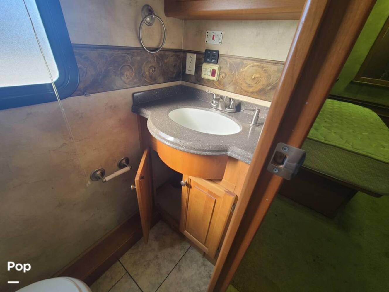A photo of this 2009 Tiffin Allegro Bay 35TSB