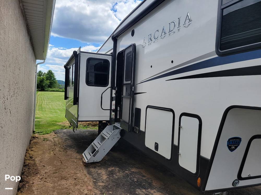 2023 Keystone Arcadia 332SLRL in schwenksville PA