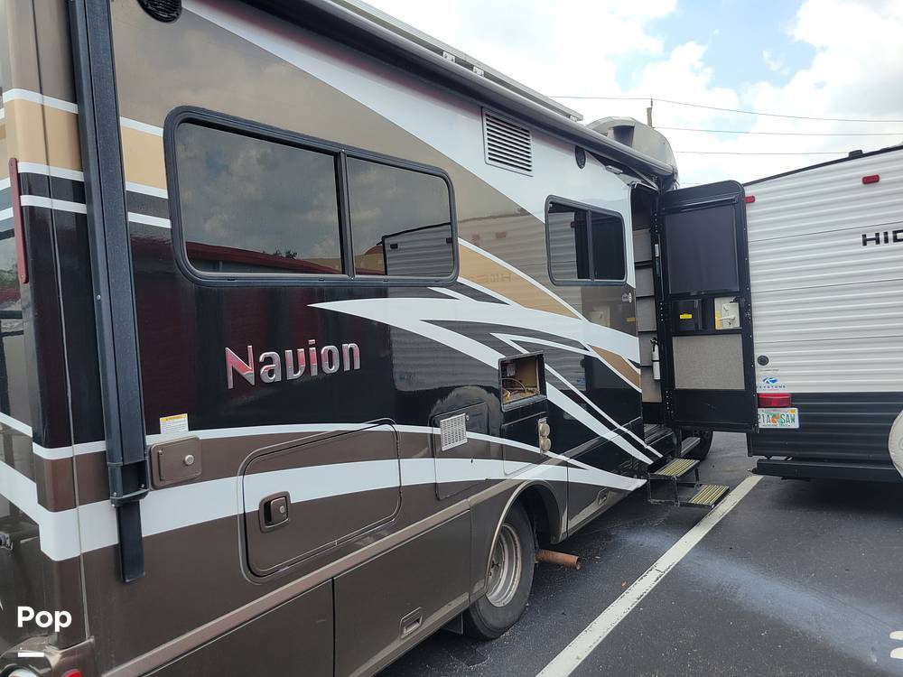 2017 Winnebago Navion 24J in miami FL